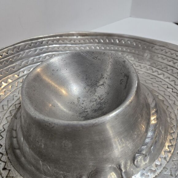 Vintage Cast Aluminum Sombrero Chip and Dip Serving Bowl 11" x 12"x3" Marked 816 - Picture 4 of 6